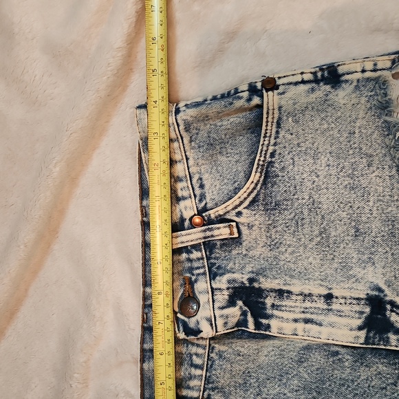 Vintage Wrangler acid wash distressed jean shorts - Picture 2 of 8